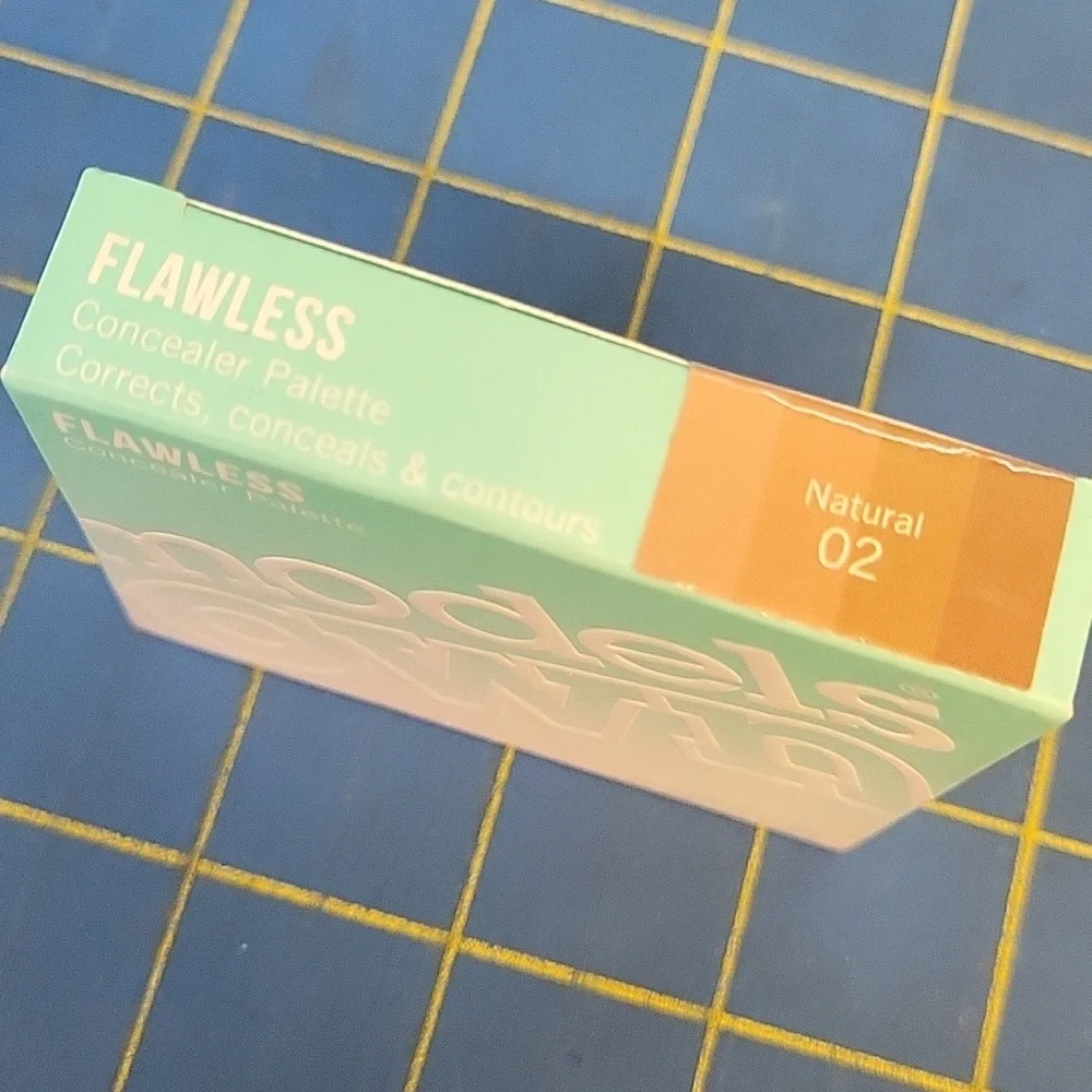 Models Own Flawless Concealer Palette 3.4g New Sealed Box 02 Natural
